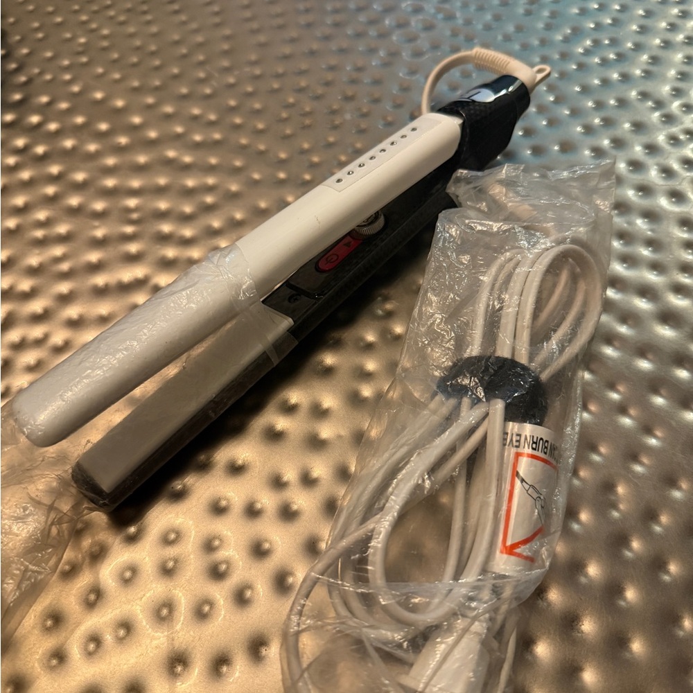 T3 White and Black Hair Straightener